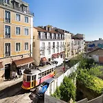 Discover Lisbons History - Stylish Apartment In Alfama