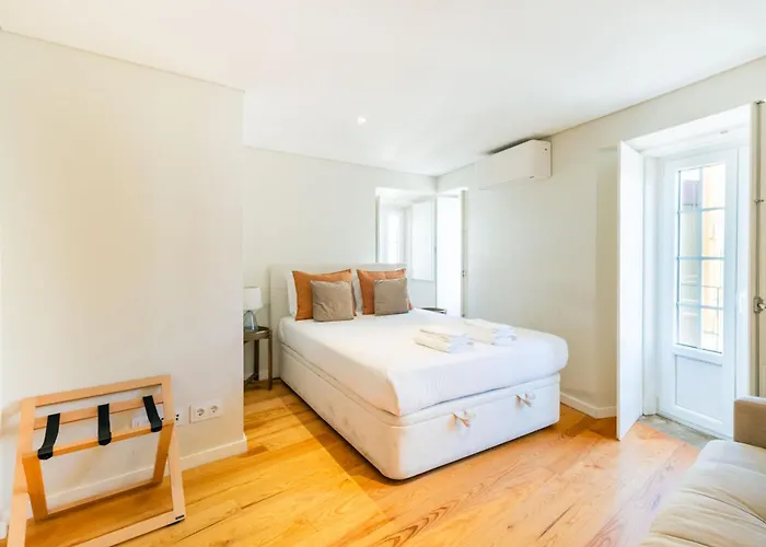 Discover Lisbons History - Stylish Apartment In Alfama