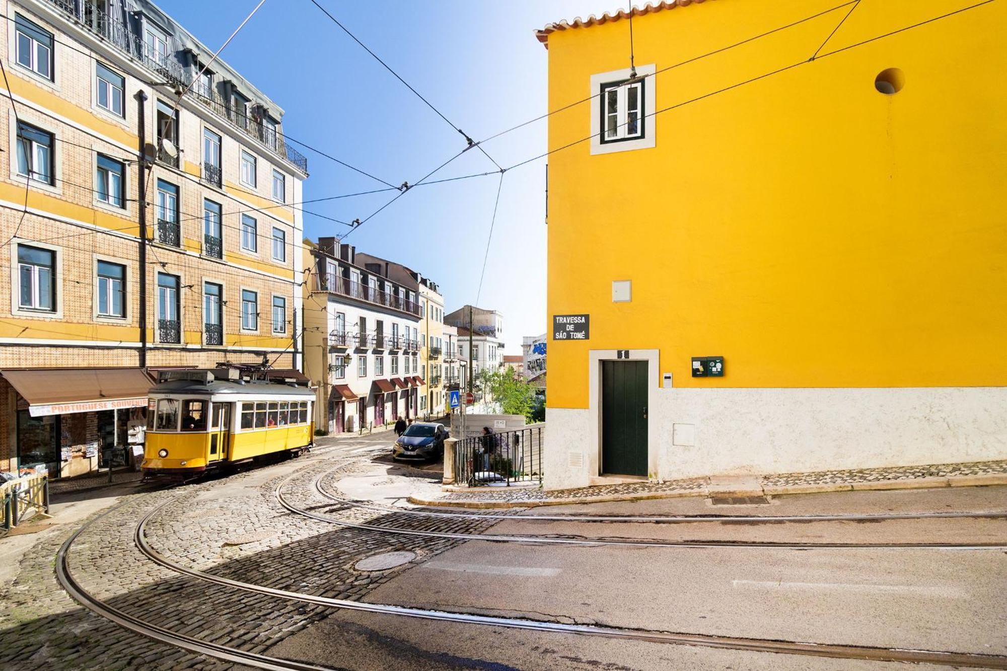 Discover Lisbons History - Stylish In Alfama Lisboa
